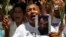 Reina Tamayo, madre del disidente cubano Orlando Zapata Tamayo, en una marcha de las Damas de Blanco, en La Habana el 20 de junio de 2010. REUTERS/Desmond Boylan