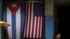 Una niña frente a una casa adornada con banderas de Estados Unidos y Cuba en las afueras de La Habana, Cuba, 21 de marzo de 2016 (REUTERS/Ueslei Marcelino)