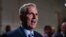 El presidente de la Cámara de Representantes, el republicano Kevin McCarthy, habla con la prensa después de una reunión a puertas cerradas con miembros de su bloque. (AP Foto/J. Scott Applewhite)