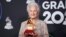 El Grammy por Mejor Nuevo Artista fue otorgado a Angela Álvarez, una cubana de 95 años de edad. 