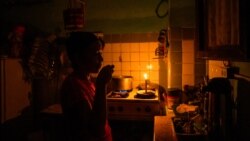 "Vivimos más tiempo apagados que alumbrados", se quejan los cubanos