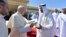 El Papa Francisco y el príncipe Mohammed bin Zayed Al-Nahyan. 