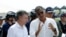 El presidente ecuatoriano Rafael Correa conversa con su homólogo colombiano Juan Manuel Santos. 