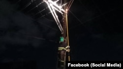 Fotos compartidas en Facebook por la Empresa Eléctrica de La Habana sobre los trabajos de reparación tras incendio este sábado en Tallapiedra.