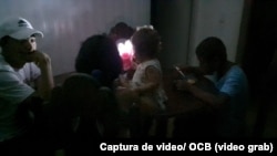 Una familia cubana en medio del apagón. 