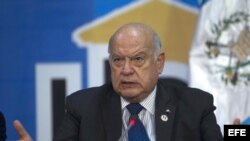 El secretario general de la Organización de Estados Americanos (OEA), José Miguel Insulza, durante la rueda de prensa de clausura de la 43 asamblea general del organismo celebrada en la ciudad guatemalteca de lA Antigua