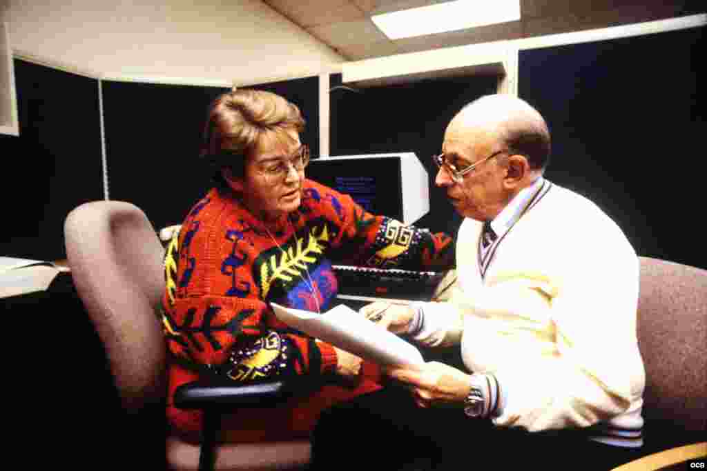 Pilar Fuentes y Manuel Estanillo en Radio Martí.