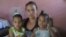 Anyell Valdés Cruz y dos de sus hijos. Foto Cortesía José Díaz Silva.