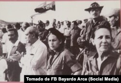 Bayardo Arce y en primera fila, Celia Sánchez, Blas Roca y Juan Almeida.