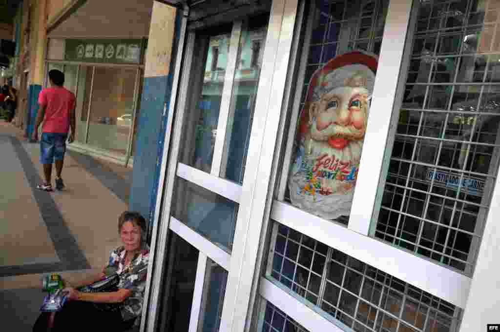 La celebración de las navidades es aprovechada por los negocios particulares en Cuba. EFE