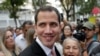 El presidente encargado de Venezuela, Juan Guaidó, con seguidores en Caracas, el miércoles 12 de febrero.