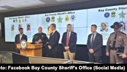 Conferencia de prensa en el condado de Bay, Florida