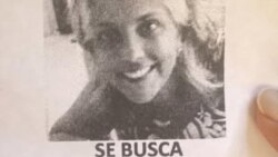 Maura Vázquez recorre La Habana con un cartel, intentando localizar a su hija Doraiky Aguila Vázquez, desaparecida hace tres meses.