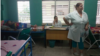 Esta foto publicada el 7 de abril de 2025 muestra al personal sanitario en una sala del Hospital General Docente «Dr. Ernesto Guevara de la Serna» Las Tunas. 