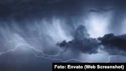 Imágenes de un rayo durante una tormenta