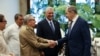 El Ministro de Relaciones Exteriores de Rusia, Sergei Lavrov, el general Raúl Castro y el gobernante cubano, Miguel Díaz-Canel. Reunión en La Habana, Cuba, el 20 de abril de 2023. Ministerio de Relaciones Exteriores de Rusia/Folleto a través de REUTERS.