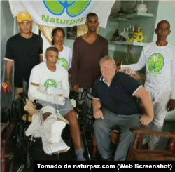 Juan Alberto De la Nuez, presidente del Consejo Comunitario de Naturpaz, recibió en su casa a Mike Hammer, Jefe de misión de los Estados Unidos en Cuba.