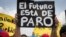Estudiantes opositores al Gobierno y profesores universitarios protestan en Caracas (Venezuela). 