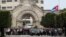Cientos de personas asistieron al sepelio de monseñor Carlos Manuel de Céspedes, en el Cementerio Colón, en La Habana (Cuba).