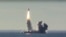 Un misil Bulava disparado por el submarino nuclear ruso Yuri Dolgoruky. (AP Photo/Russian Defense Ministry Press Service).