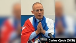 José Daniel Ferrer a su llegada al exilio, en Miami, Estados Unidos, el 13 de octubre de 2025.