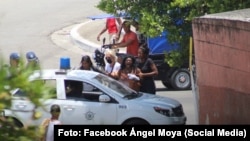La líder de las Damas de Blanco, Berta Soler, detenida este 2 de julio al salir de su vivienda, en Lawton, La Habana, para dirigirse a la Embajada de EEUU. 