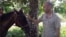 El científico cubano Ariel Ruiz Urquiola en su finca de Viñales. (Captura de video/El Estornudo)