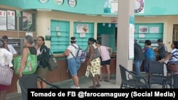 Anaqueles vacíos en una de las entidades de la Empresa Provincial de Farmacias y Ópticas Camagüey en mayo de 2024.