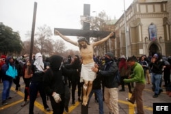 MASIVA MARCHA DE ESTUDIANTES CHILENOS EN VÍSPERA DE REUNIÓN CRUCIAL CON EL GOBIERNO