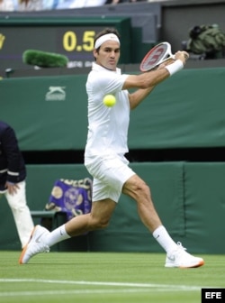 El tenista suizo Roger Federer venció al rumano Víctor Hanescu.