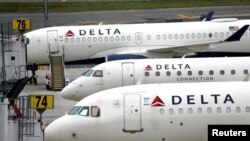 Aviones de la empresa Delta Airlines en Nueva York. (Reuters/Mike Segar).