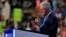 - El expresidente estadounidense Bill Clinton habla en el segundo día de la Convención Nacional Demócrata hoy, martes 26 de julio de 2016, en Filadelfia, Pennsylvania. 