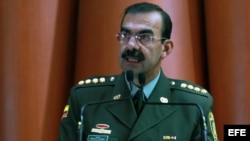Fotografía de archivo del director de la Policía Nacional, general Rodolfo Palomino durante la pronunciación de un discurso el 30 de enero de 2015, en la Fiscalía General de la Nación, en Bogotá (Colombia). Palomino, anunció hoy, miércoles 17 de febrero d