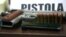 Pistolas.