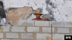 Una buena parte de los hogares cubanos necesitan reparaciones estructurales debido al deterioro de décadas.