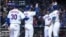 Yoenis Céspedes es recibido en home por sus compañeros de los Mets tras disparar un grand-slam que remolcó cuatro de sus seis carreras impulsadas en un solo episodio.