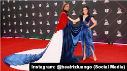 Los cantantes Yotuel Romero y Beatriz Luengo en la entrega de los Latin Grammy 2021