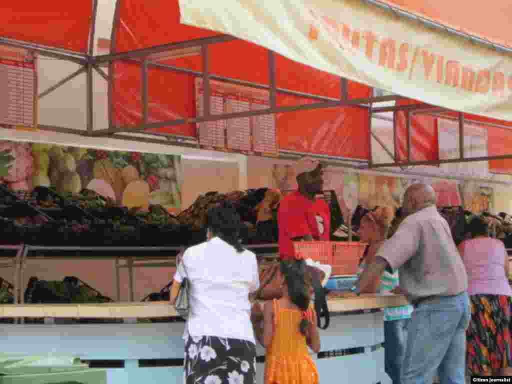 Mercado El Avileño Santiago de Cuba / foto Ridel Brea