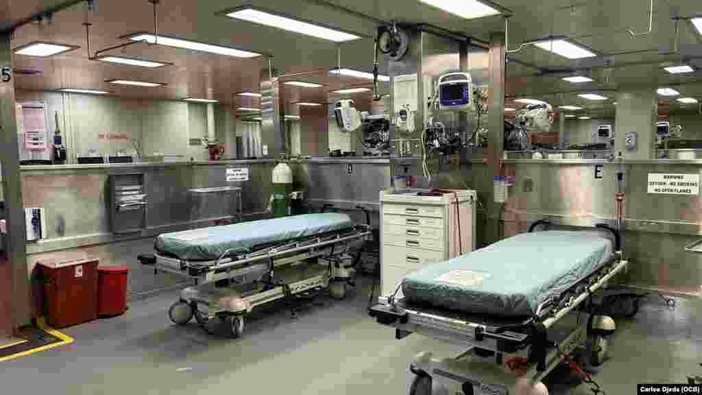 Interior del buque hospital de la Fuerza Naval de EEUU, USNS Comfort. 