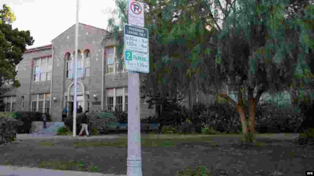 Vista de un colegio cerrado hoy, martes 15 de diciembre de 2015, en Los Ángeles, California (Estados Unidos).