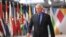 Josep Borrell, a cargo de las relaciones exteriores de la UE, arriba a la cumbre en Bruselas el 17 de junio de 2023. (AP Photo/Francois Walschaerts).