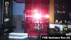 Bar en Cancún donde las autoridades encontraron al grupo de mujeres, incluidas cubanas, víctimas de trata de personas. (Foto: FGE Quintana Roo)