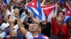 Un hombre grita durante un mitin de solidaridad con los manifestantes en Cuba, en el barrio de La Pequeña Habana en Miami, Florida, Estados Unidos el 14 de julio de 2021. REUTERS / Marco Bello