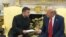 El presidente de EEUU Donald Trump recibió el lunes a su homólogo de Ucrania, Volodymyr Zelenskyy, en la Casa Blanca. 