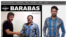 Barabas anuncia su camisa con la imagen de "El Chapo". 