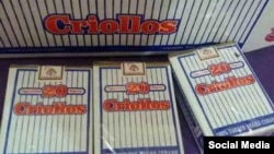 Un paquete de cajetillas de cigarro marca Criollo, a la venta en el mercado negro. (Facebook/Jennifer López Cardero)