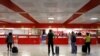 Pasajeros esperan hacer el control de Inmigración en el Aeropuerto Internacional José Martí de La Habana / Foto: REUTERS/Stringer