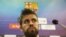 El defensa del FC Barcelona, Gerard Piqué, atiende a los medios de comunicación.