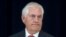 - El secretario de Estado estadounidense, Rex Tillerson, se dirige en un discurso a los empleados de su departamento, en Washington, Estados Unidos, hoy, 3 de mayo de 2017. Tillerson informó a los empleados de su departamento sobre la persepectiva exterio